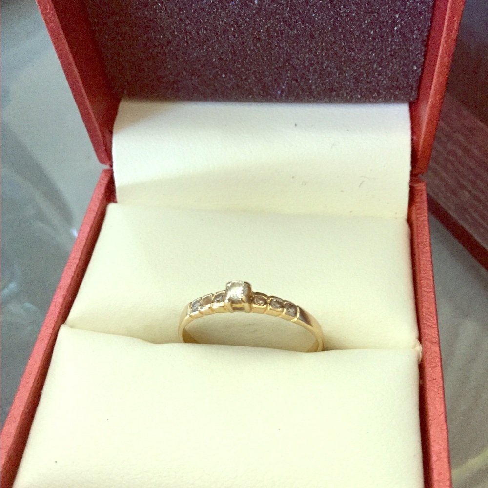 14k gold ring - size 4.5